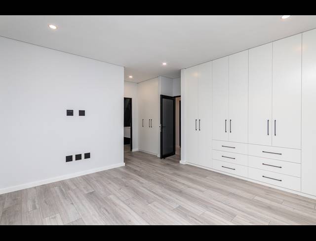 4 BEDROOM FREEHOLD FOR SALE IN SANDOWN